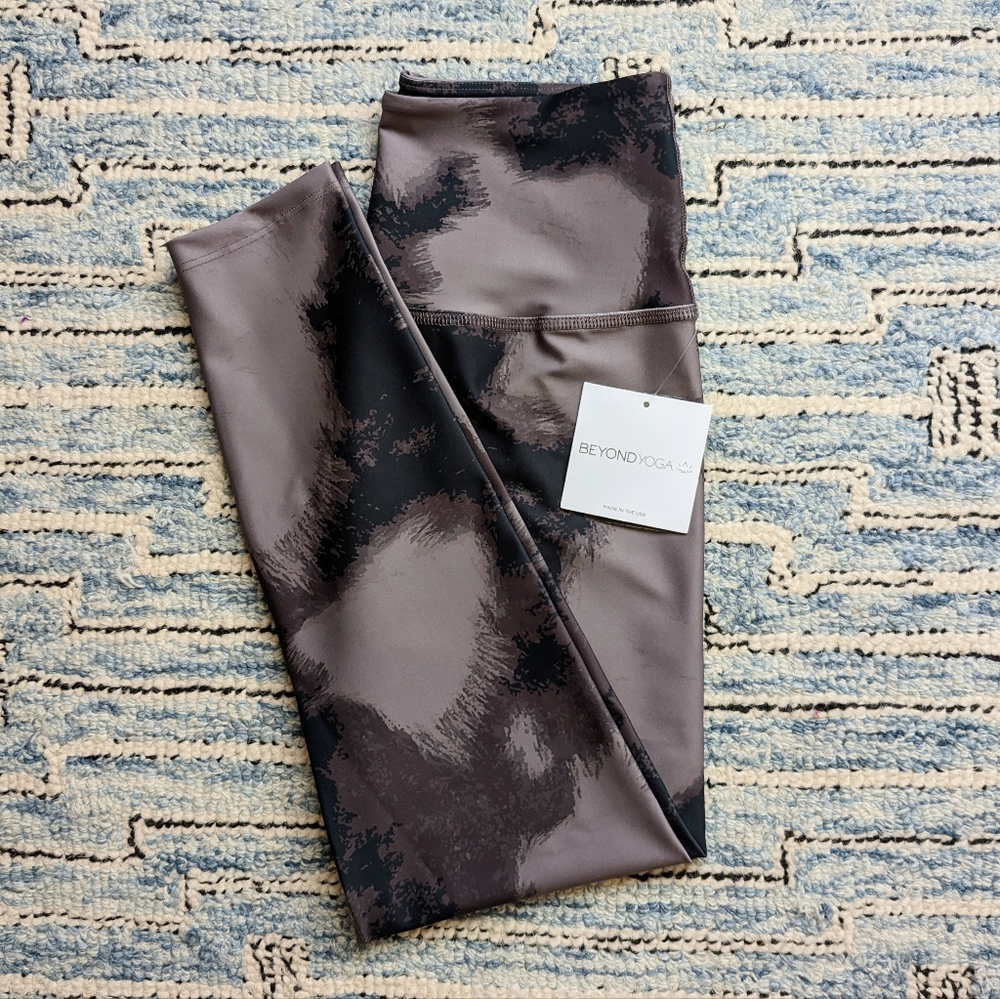 Women's Beyond Yoga Printed High Waisted Midi Leggings in Cognac Rodeo Size L